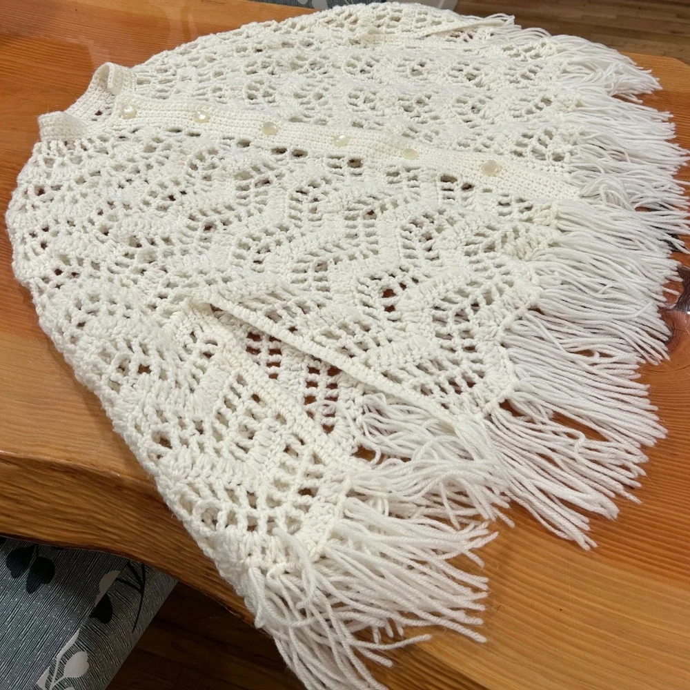 Hand Crochet Vintage Poncho with Fringe - Picture 4 of 9